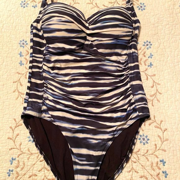 Size 8 Niptuck One Piece Swim Suit - Picture 1 of 9